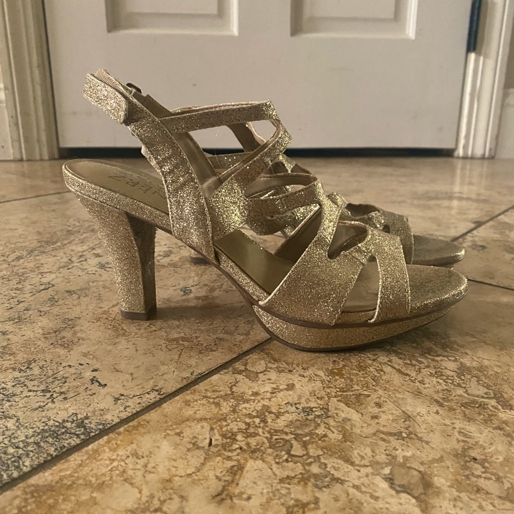 Gold glitter sandals naturalizer size 7.5